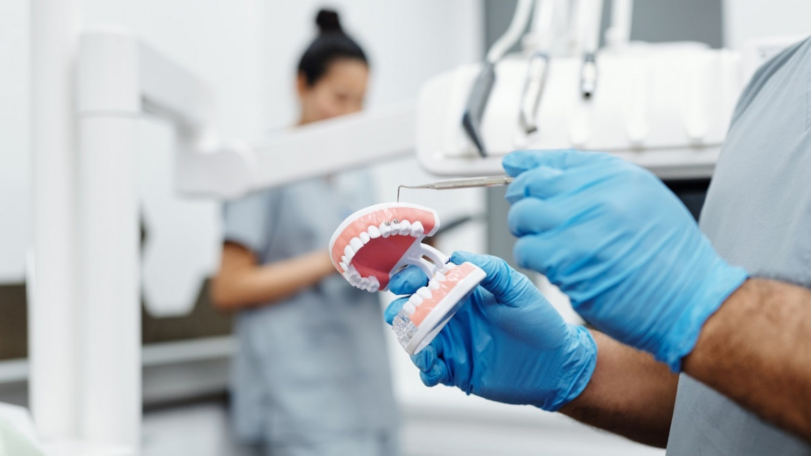 Günstige Zahnimplantate wie im Ausland, aber Made in Germany?